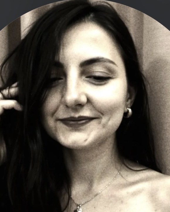 Özge Kafaonal, siyah beyaz portre